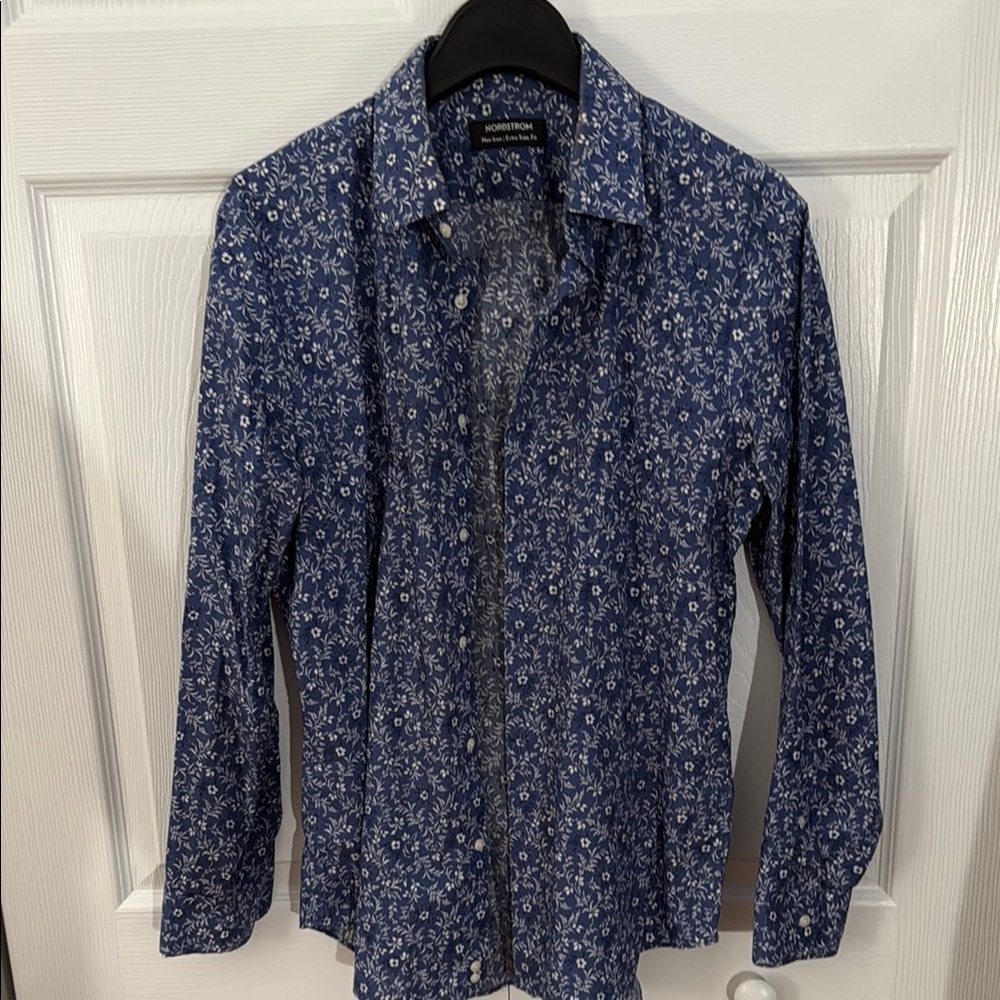 Nordstrom Blue and White Casual Button Down Shirt floral